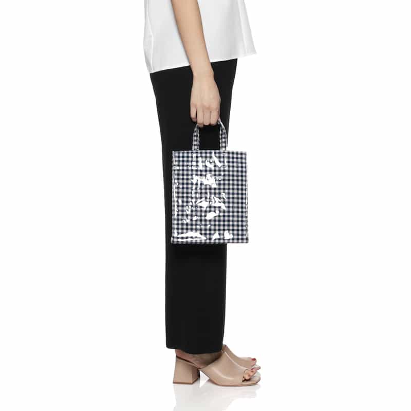 BARNEYS NEW YORK "BARNEYS" ロゴ入りPVCトートバッグ（M） NAVY