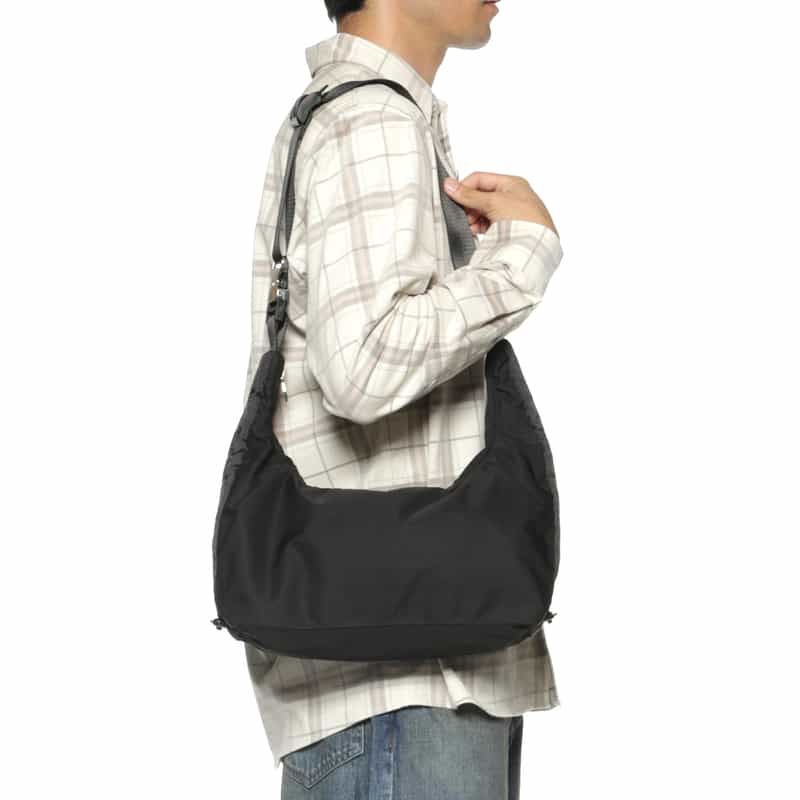 ARCS LONDON ARCS LONDON＜アークス ロンドン＞ スリングバッグ BLACK