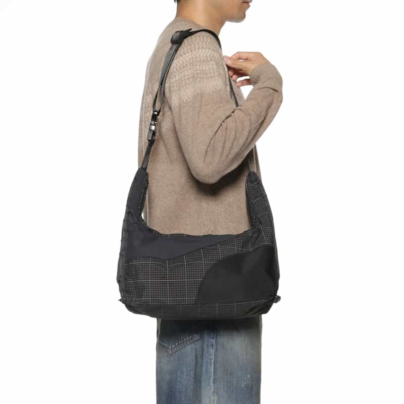 ARCS LONDON ARCS LONDON＜アークス ロンドン＞ スリングバッグ BLACK