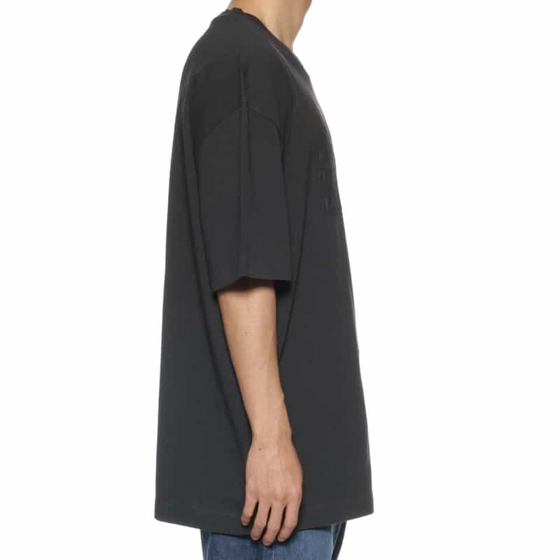 MAISON MARGIELA MAISON MARGLELA＜メゾンマルジェラ＞ ロゴ入りTシャツ DARK GRAY