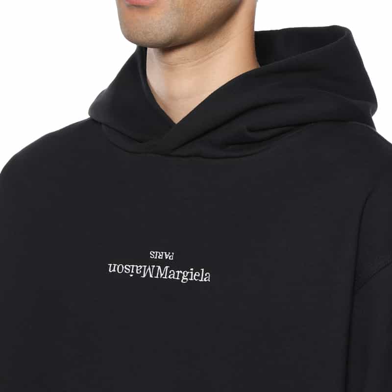 MAISON MARGIELA MAISON MARGLELA＜メゾンマルジェラ＞ ロゴ入りスウェットフーディ BLACK