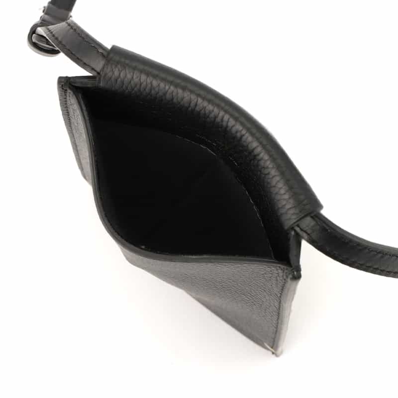 MAISON MARGIELA MAISON MARGLELA＜メゾンマルジェラ＞ ストラップ付スマートフォンケース BLACK