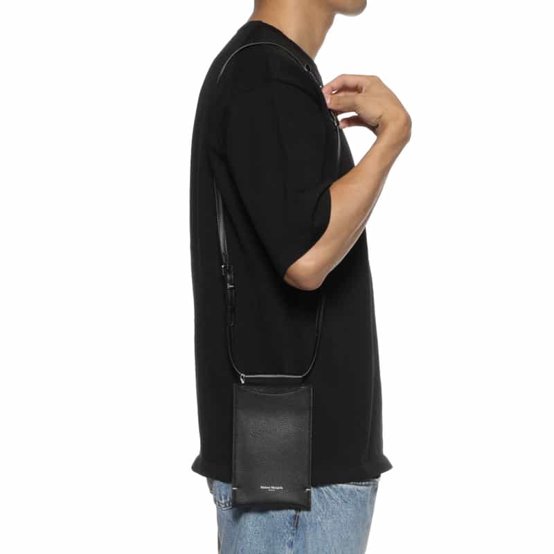 MAISON MARGIELA MAISON MARGLELA＜メゾンマルジェラ＞ ストラップ付スマートフォンケース BLACK