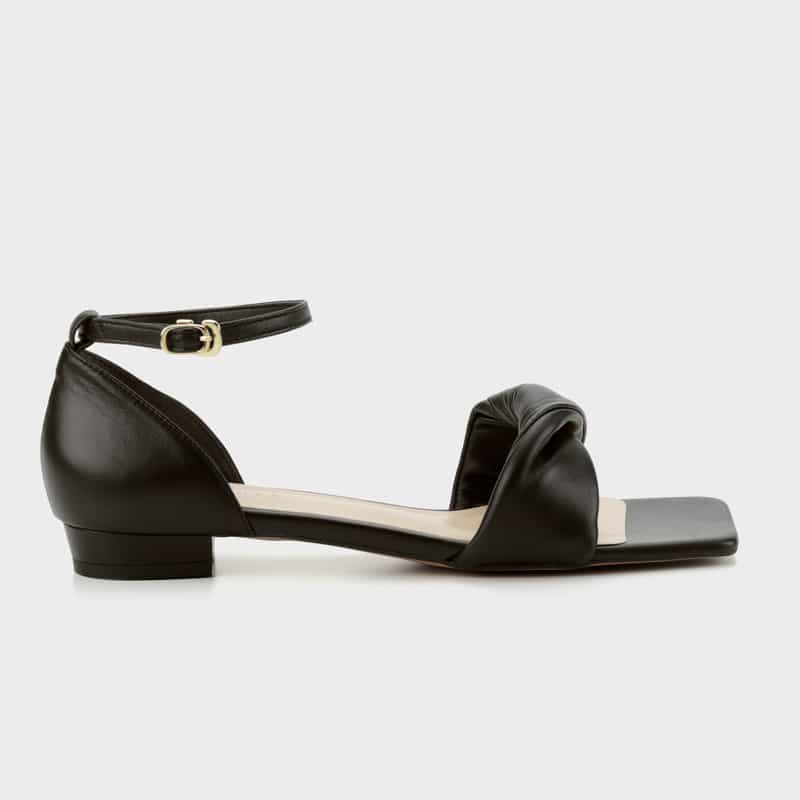 BARNEYS NEW YORK ストラップ付きツイストデザインフラットサンダル BLACK