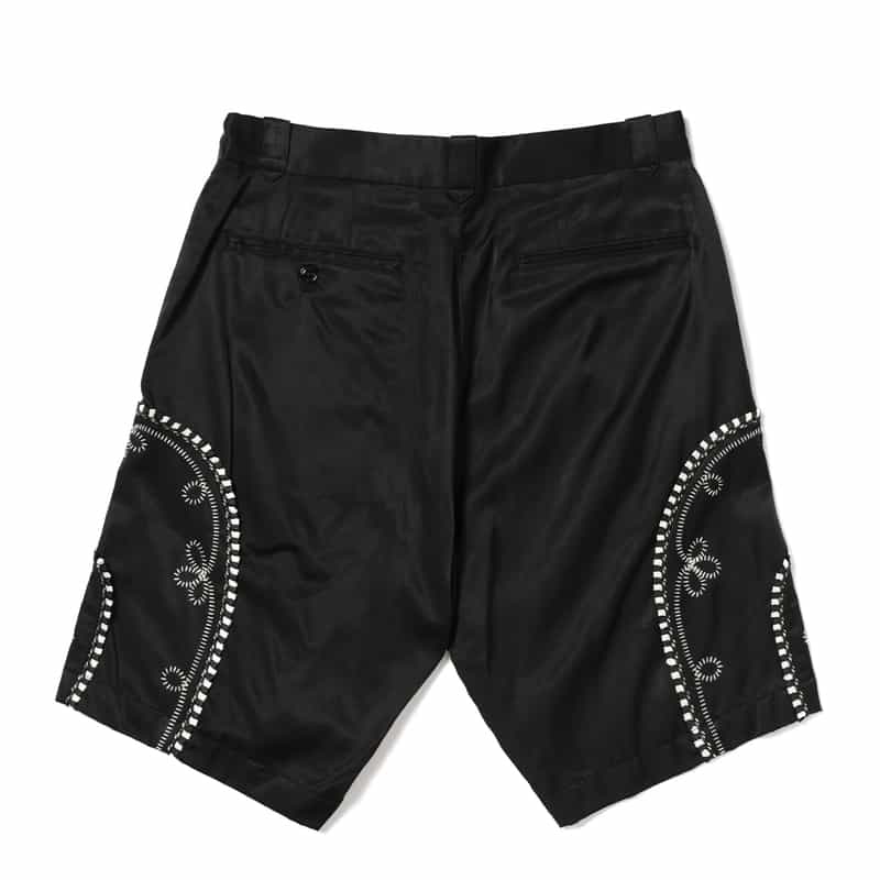 BARNEYS NEW YORK BARNEYS NEW YORK designed by TOMOHIRO KONNO 刺繍入りショートパンツ BLACK