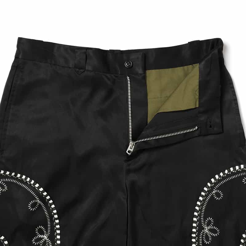 BARNEYS NEW YORK BARNEYS NEW YORK designed by TOMOHIRO KONNO 刺繍入りショートパンツ BLACK