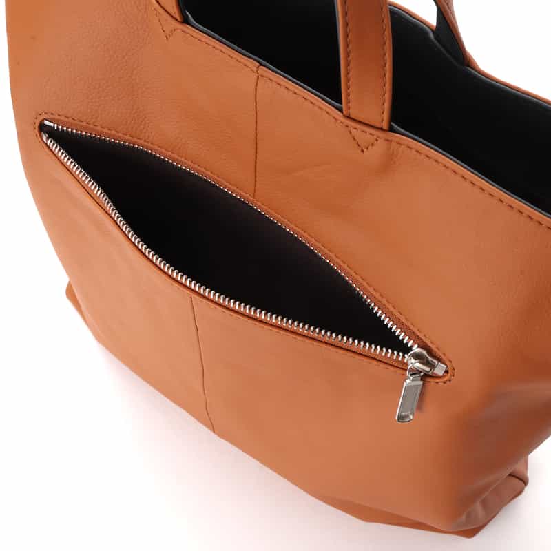 BARNEYS NEW YORK ソフトレザーショルダーバッグ BROWN