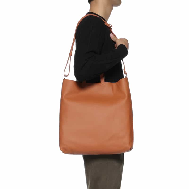 BARNEYS NEW YORK ソフトレザーショルダーバッグ BROWN