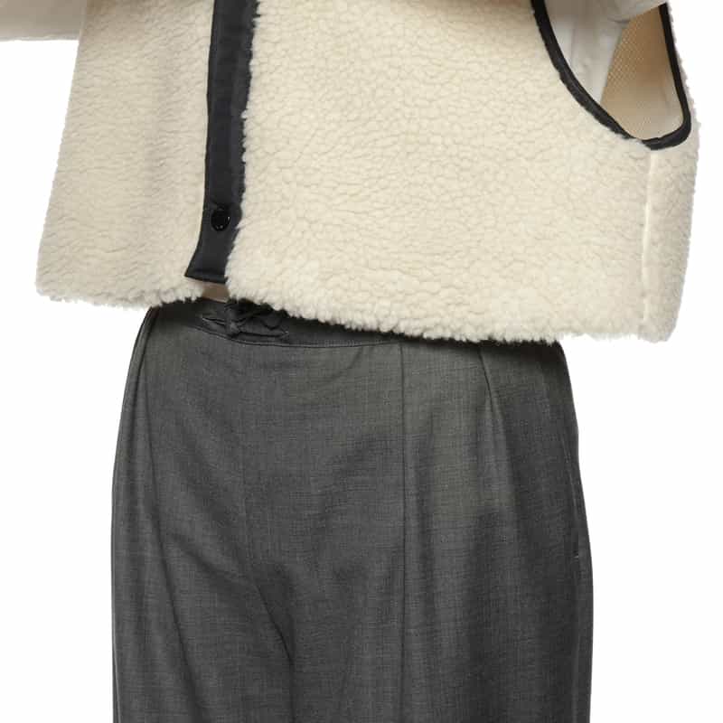 HYKE HYKE＜ハイク＞ フェイクムートン クロップドベスト WHITE