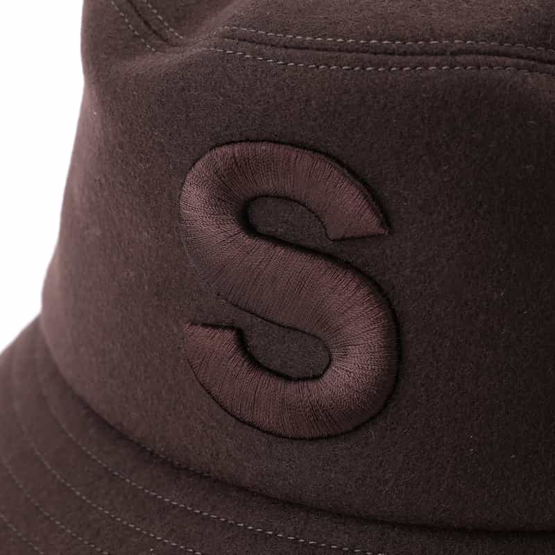 SACAI SACAI＜サカイ＞ロゴ入りバケットハット BROWN