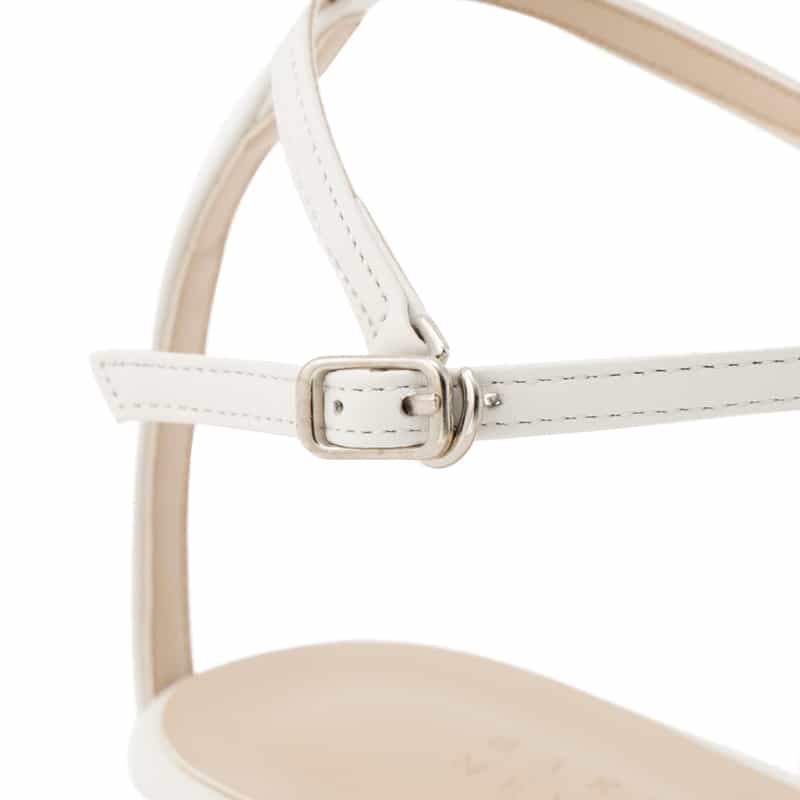 BARNEYS NEW YORK ストラップ付きフラットサンダル WHITE