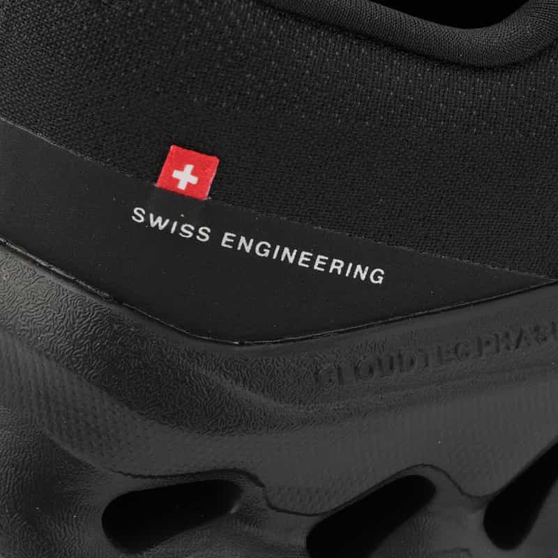 ON ON＜オン＞ スニーカー"CLOUDTILT" BLACK