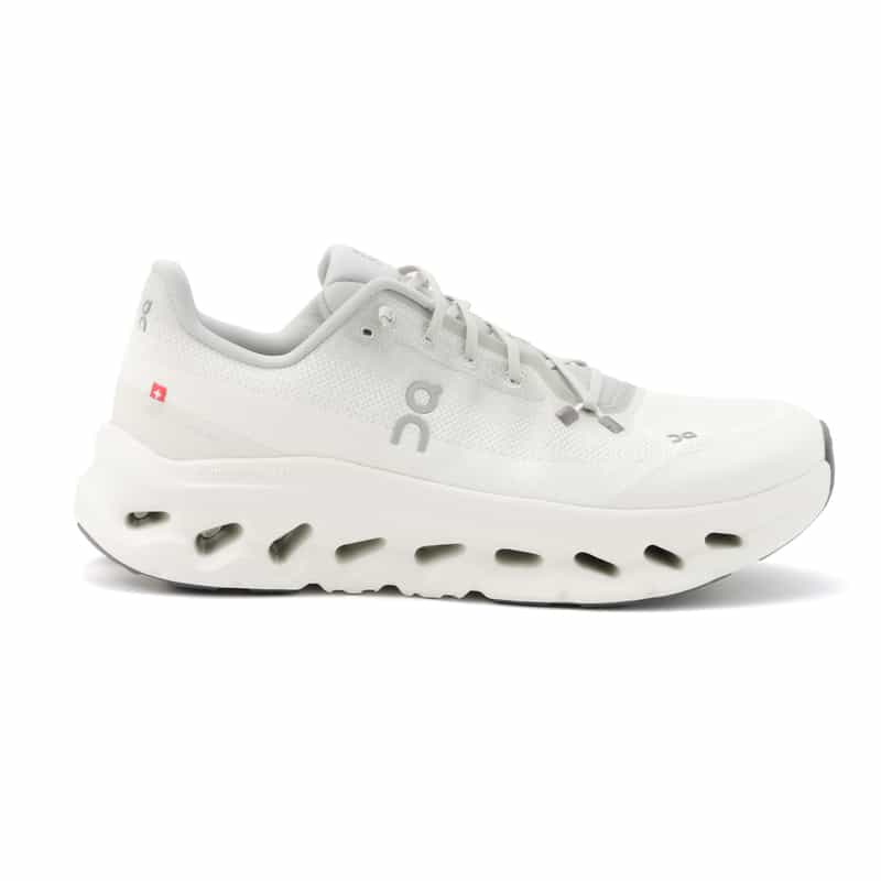 ON ON＜オン＞ スニーカー"CLOUDTILT" LIGHT GRAY