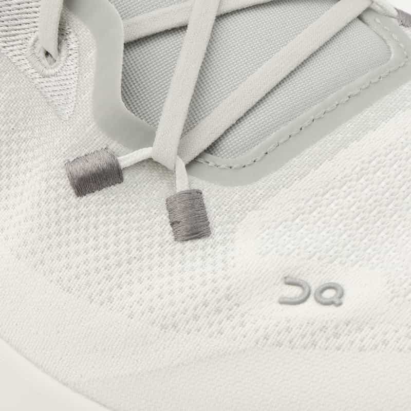 ON ON＜オン＞ スニーカー"CLOUDTILT" LIGHT GRAY