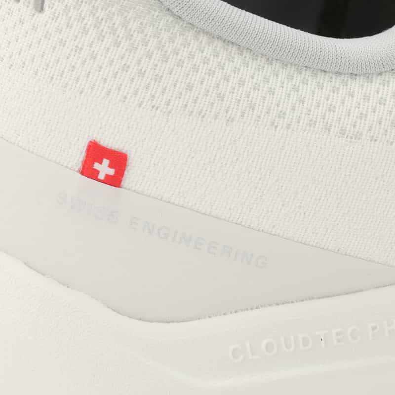 ON ON＜オン＞ スニーカー"CLOUDTILT" LIGHT GRAY