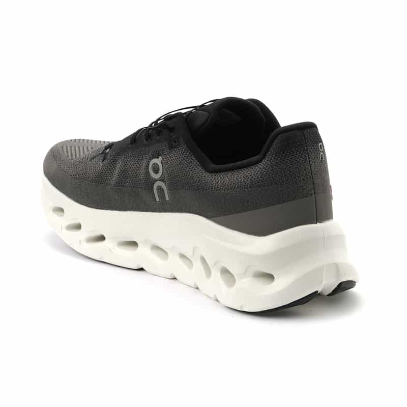 ON ON＜オン＞ スニーカー"Cloudtilt" BLACK