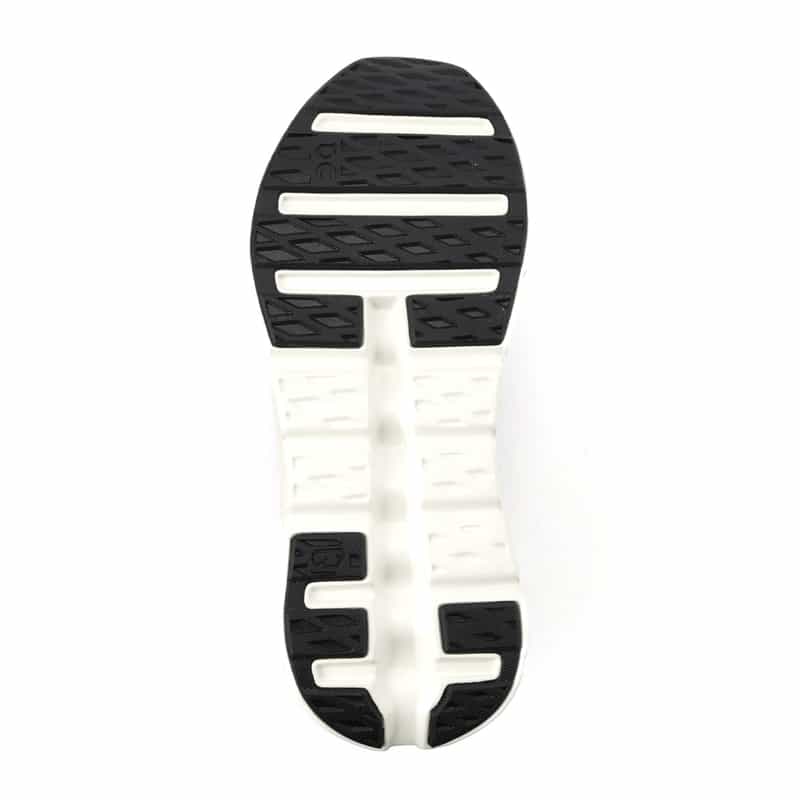 ON ON＜オン＞ スニーカー"Cloudtilt" BLACK