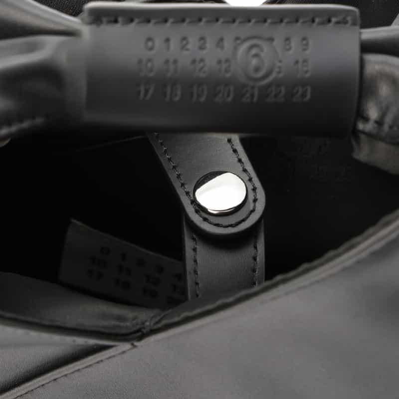 MM6 MAISON MARGIELA MM6 MAISON MARGIELA＜エムエム6 メゾン マルジェラ＞ ボディバッグ"JAPANESE" BLACK