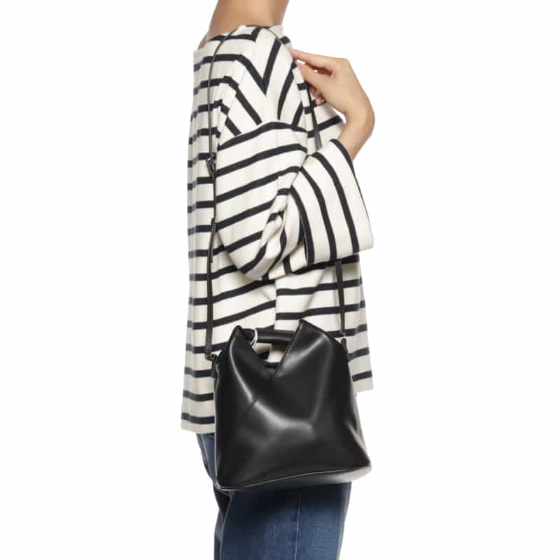 MM6 MAISON MARGIELA MM6 MAISON MARGIELA＜エムエム6 メゾン マルジェラ＞ ボディバッグ"JAPANESE" BLACK