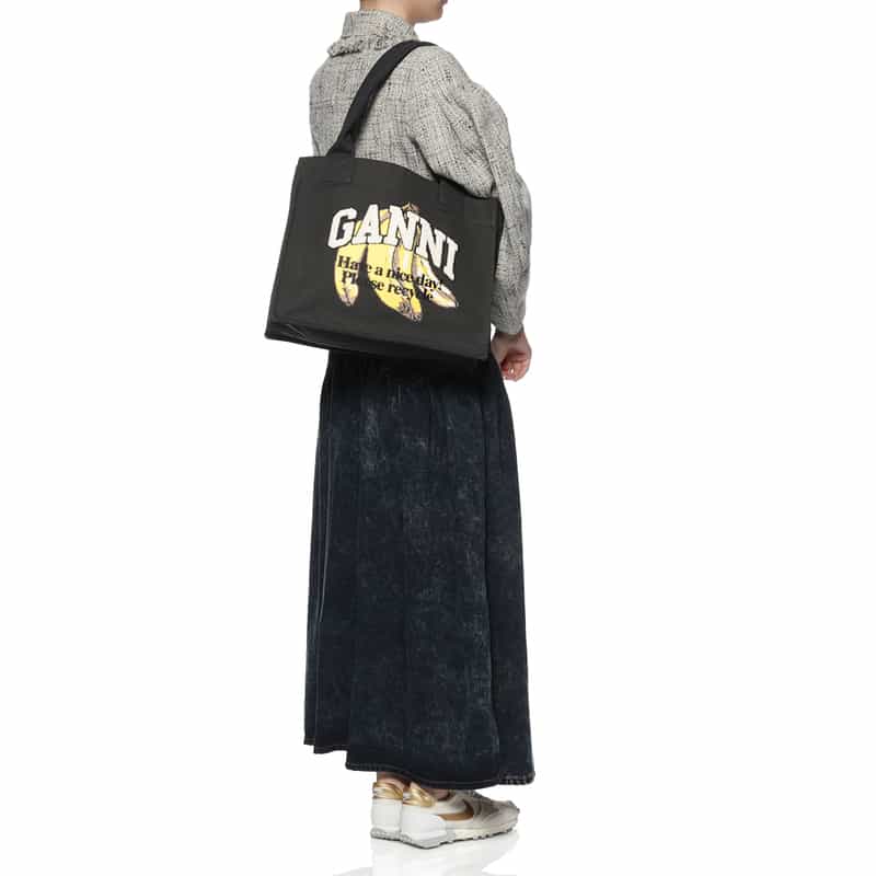 GANNI GANNI＜ガニー＞ プリントロゴトートバッグ（M） BLACK