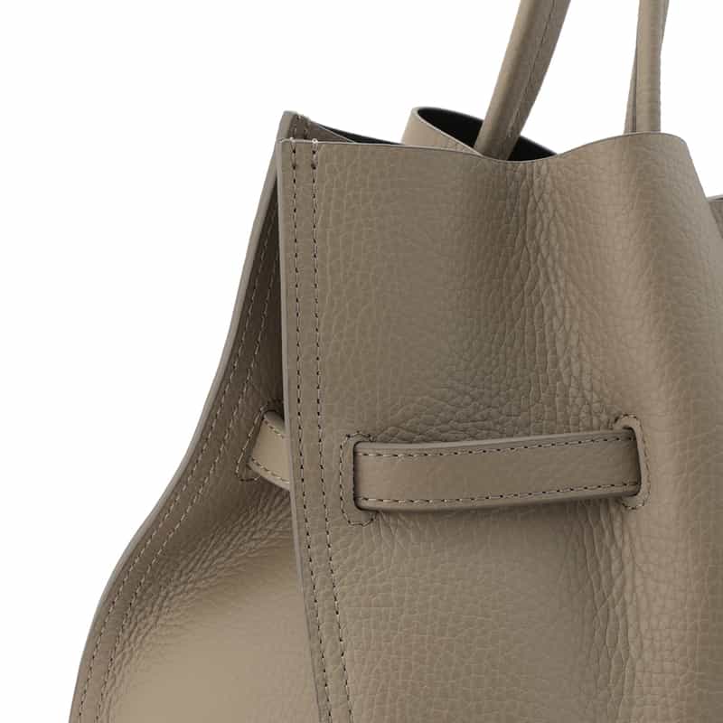 VIOLAD’ORO VIOLAD’ORO ＜ヴィオラドーロ＞ ベルト付きレザースクエアトートバッグ TAUPE