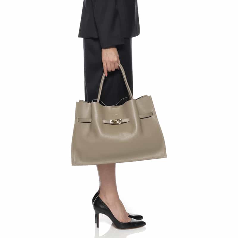 VIOLAD’ORO VIOLAD’ORO ＜ヴィオラドーロ＞ ベルト付きレザースクエアトートバッグ TAUPE