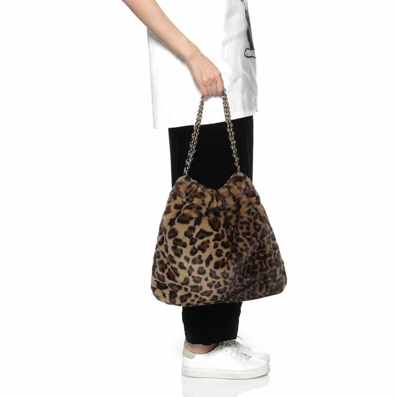 VIOLAD’ORO VIOLAD’ORO ＜ヴィオラドーロ＞ フェイクファーチェーンショルダーバッグ BROWN