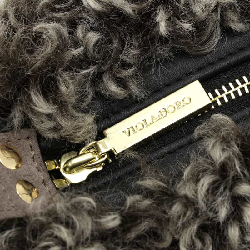 VIOLAD’ORO VIOLAD’ORO ＜ヴィオラドーロ＞ フェイクファー付きショルダーバッグ DARK BROWN