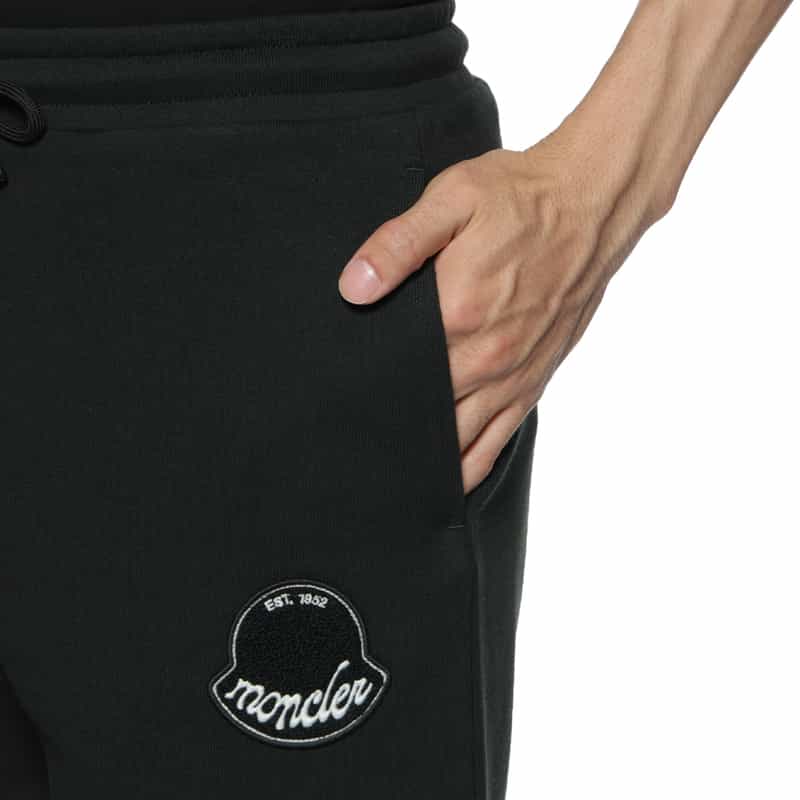 MONCLER MONCLER＜モンクレール＞ ロゴパッチ付ショーツ BLACK