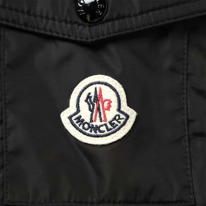 MONCLER MONCLER＜モンクレール＞ ロゴパッチ付スウェットプルオーバー BLACK