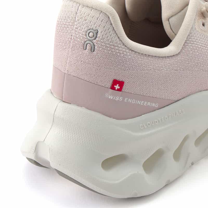 ON ON＜オン＞ スニーカー"Cloudtilt" PINK