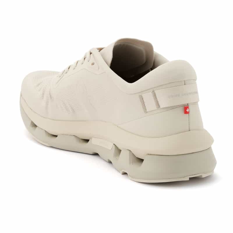 ON ON＜オン＞ スニーカー"CLOUDZONE" IVORY