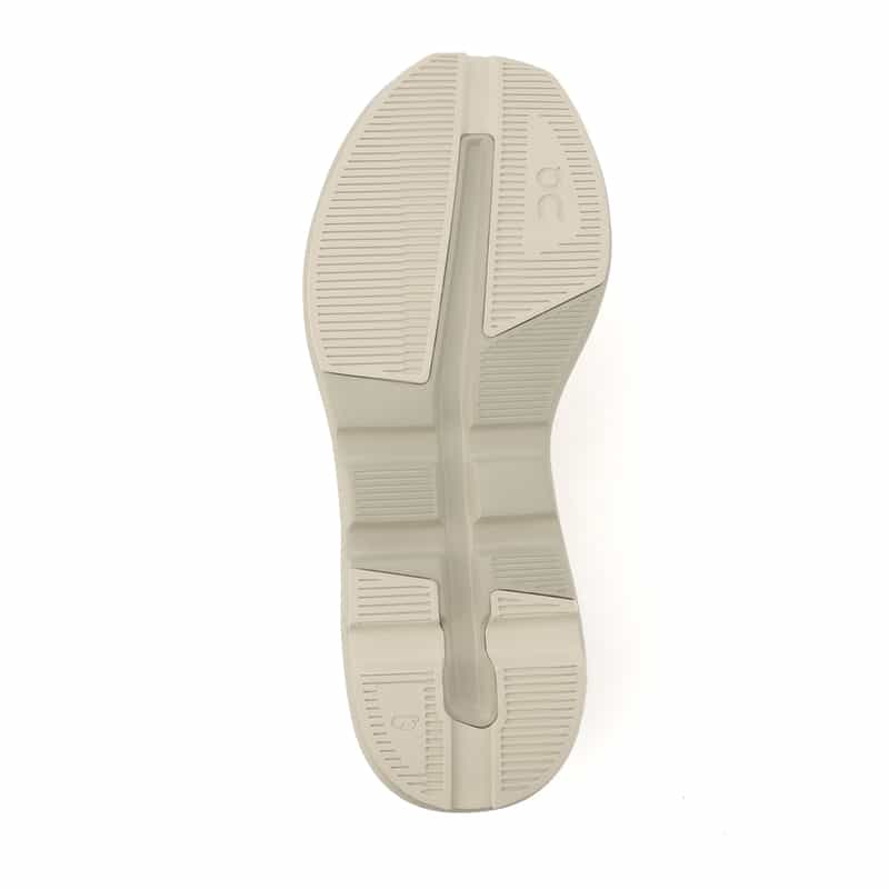 ON ON＜オン＞ スニーカー"CLOUDZONE" IVORY