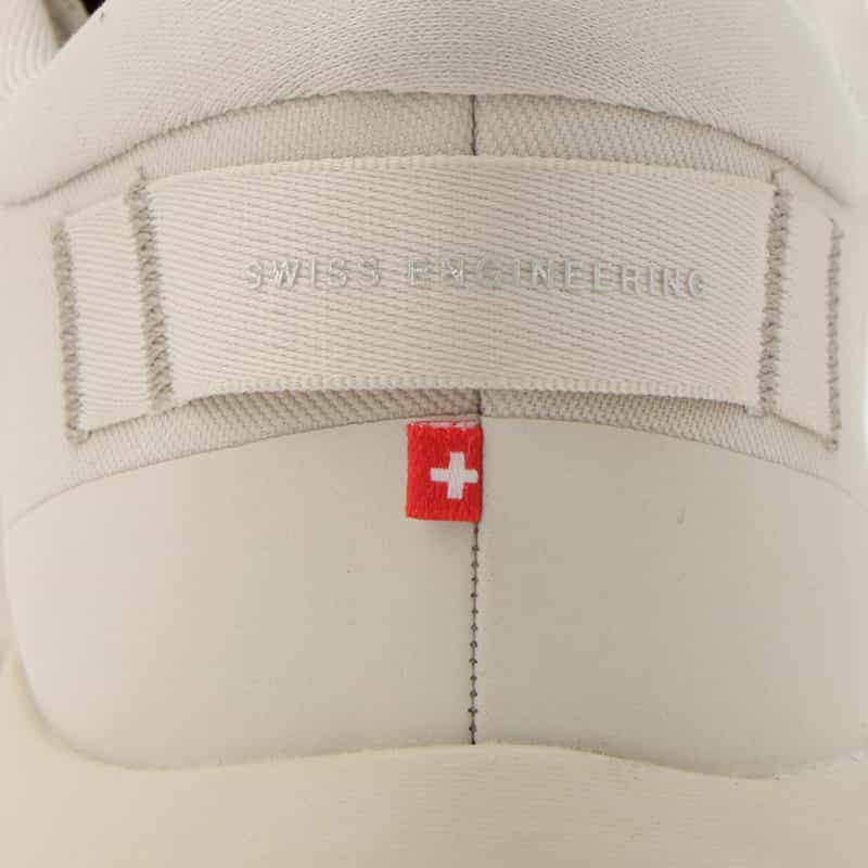 ON ON＜オン＞ スニーカー"CLOUDZONE" IVORY