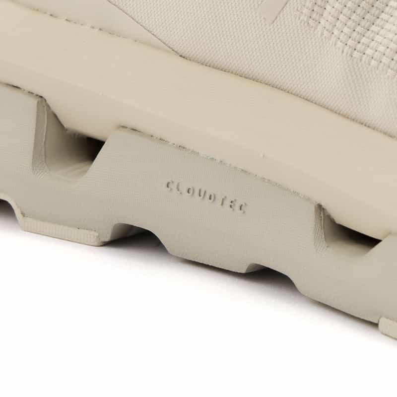 ON ON＜オン＞ スニーカー"CLOUDZONE" IVORY