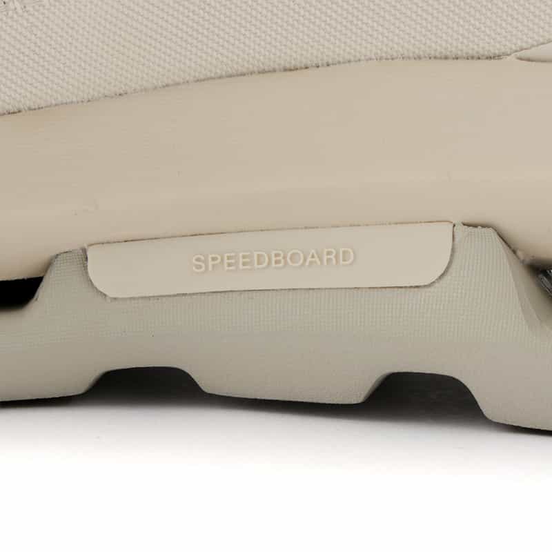 ON ON＜オン＞ スニーカー"CLOUDZONE" IVORY