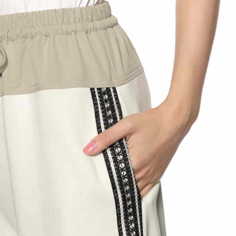 BARNEYS NEW YORK コーデュロイ素材サイドライン入りドローストリング ワイドパンツ OFF WHITE