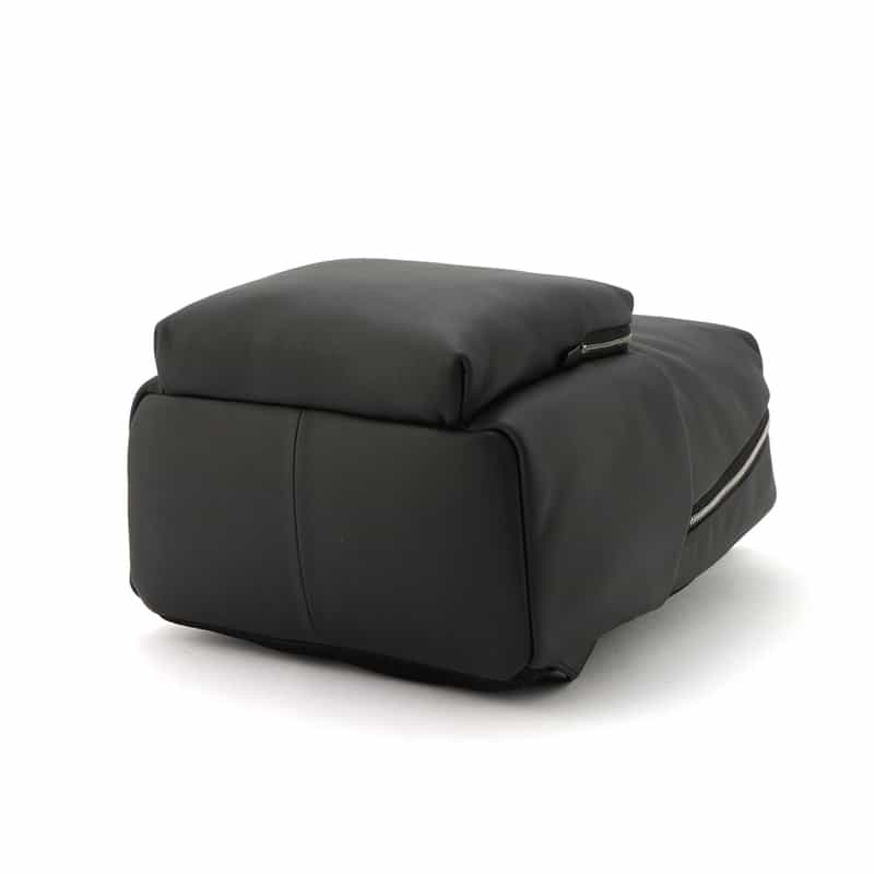 BARNEYS NEW YORK レザーバックパック BLACK