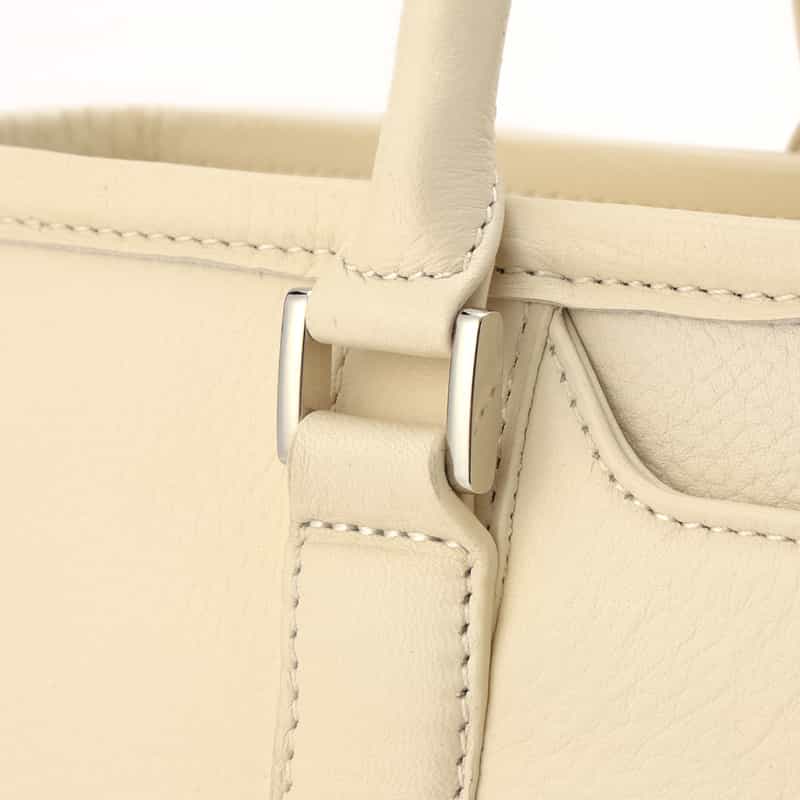 BARNEYS NEW YORK オンラインストア限定　レザートートバッグ WHITE