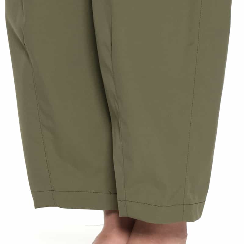 BARNEYS NEW YORK ウォッシャブル タック入りワイドパンツ KHAKI