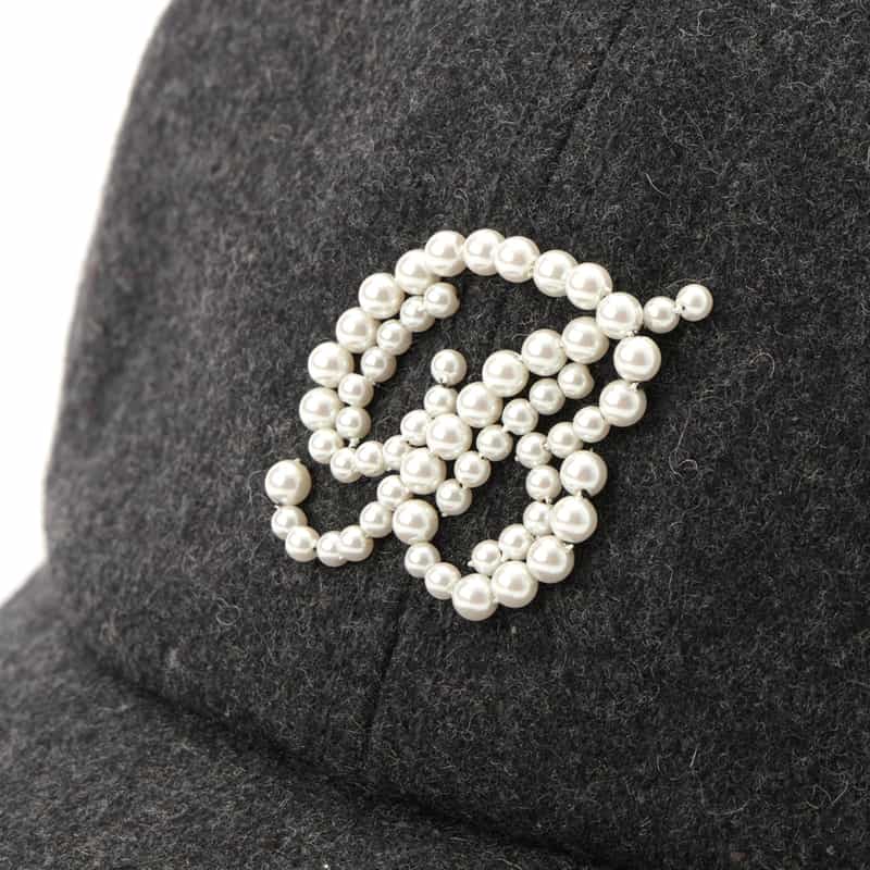 MADISONBLUE MADISONBLUE ＜マディソンブルー＞ パールビーズロゴ刺繍キャップ GRAY
