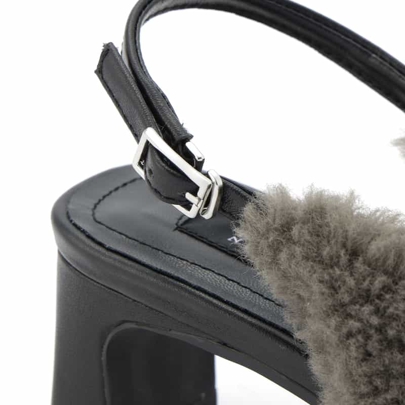 BARNEYS NEW YORK バックストラップ付フェイクファーパンプス KHAKI