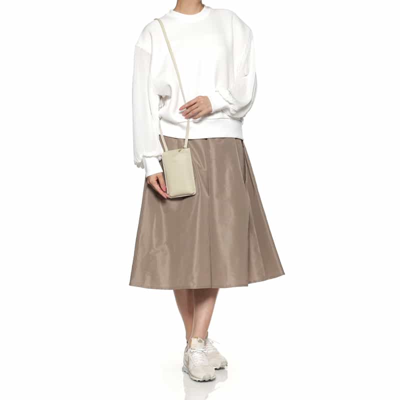 BARNEYS NEW YORK 型押しレザーフォーンバッグ IVORY