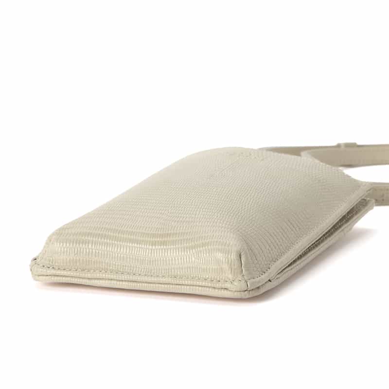 BARNEYS NEW YORK 型押しレザーフォーンバッグ IVORY