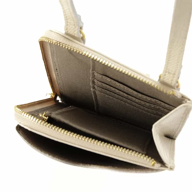 BARNEYS NEW YORK 型押しレザーフォーンバッグ IVORY