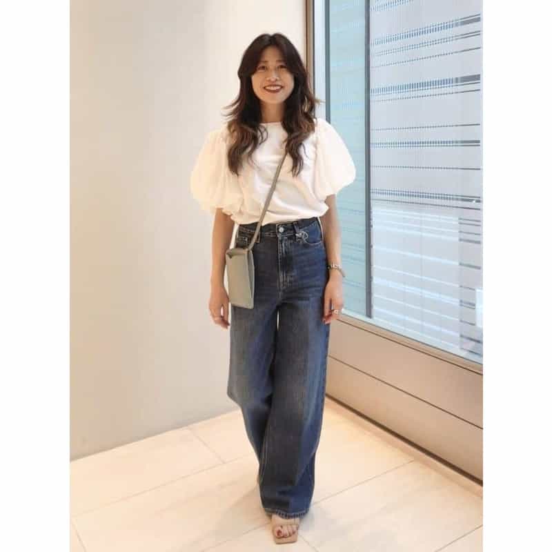 BARNEYS NEW YORK 型押しレザーフォーンバッグ BLUE GRAY
