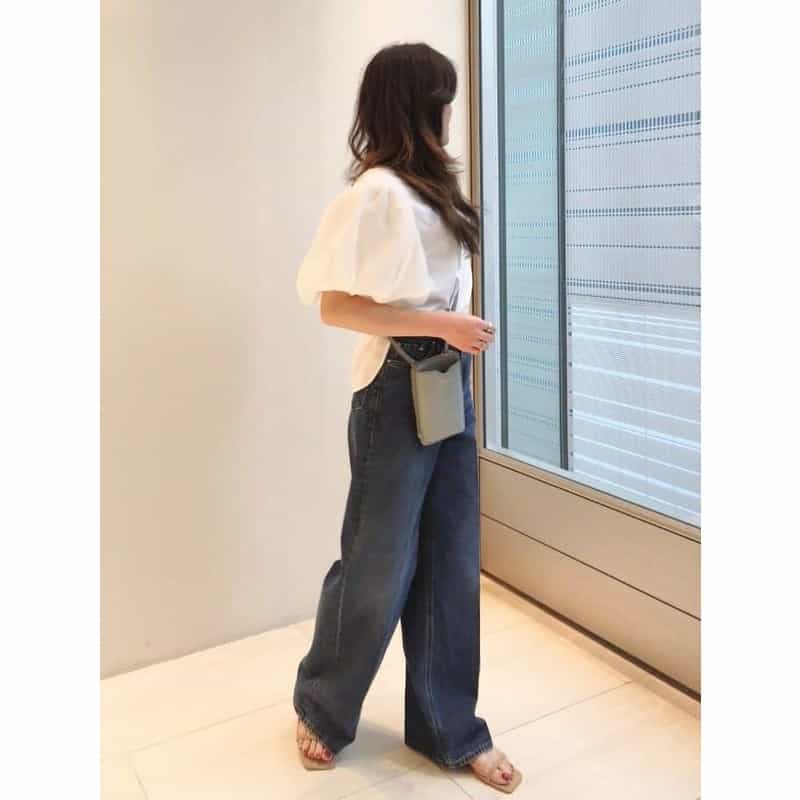 BARNEYS NEW YORK 型押しレザーフォーンバッグ BLUE GRAY