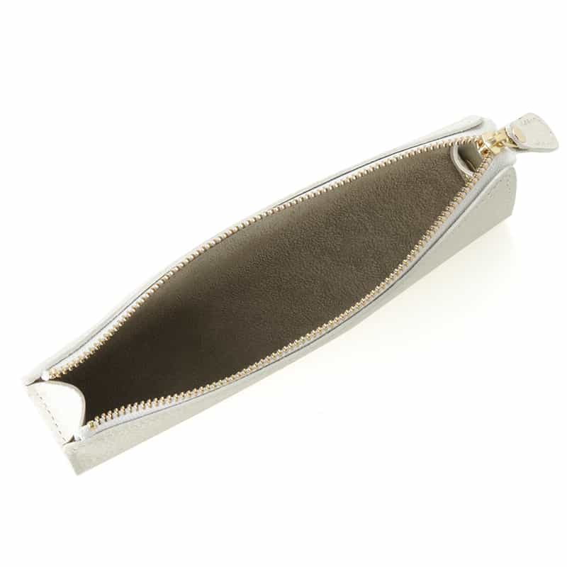 BARNEYS NEW YORK ペンケース（ホリデー限定カラー） WHITE