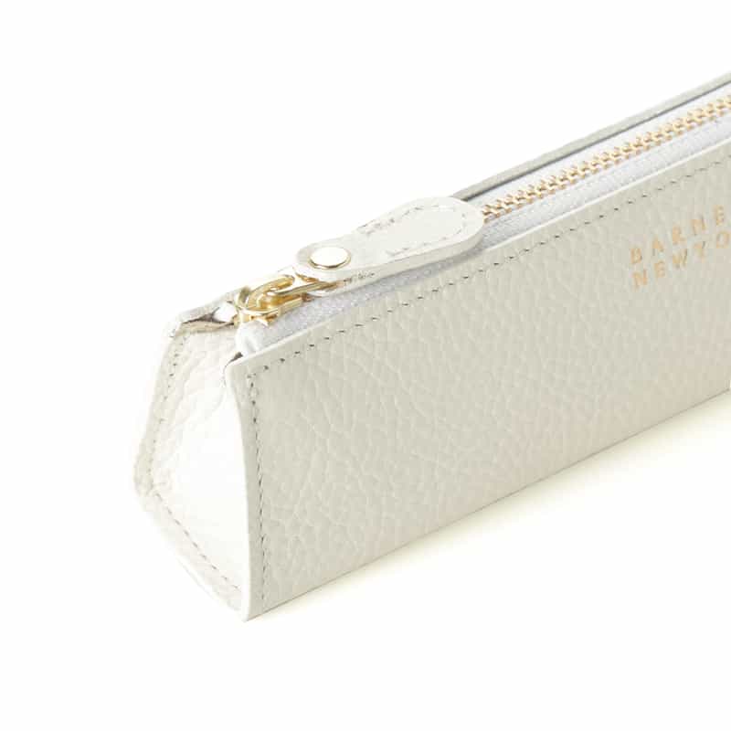 BARNEYS NEW YORK ペンケース（ホリデー限定カラー） WHITE