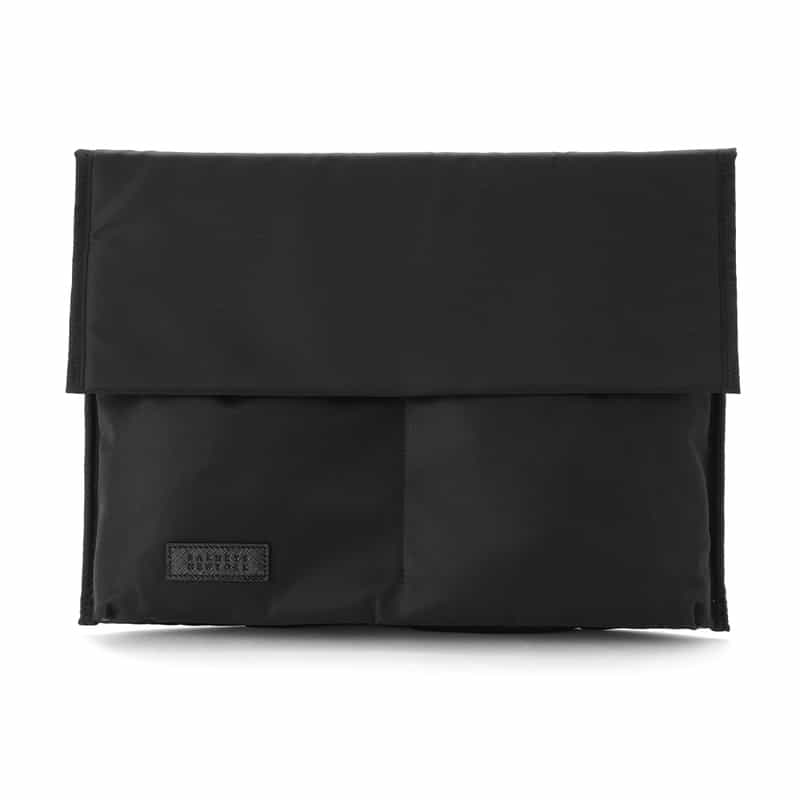 BARNEYS NEW YORK ナイロン素材PCケース BLACK
